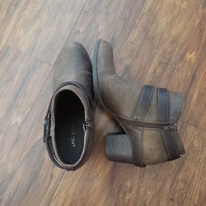 Indigo Rd Booties. Brown, Size 9.